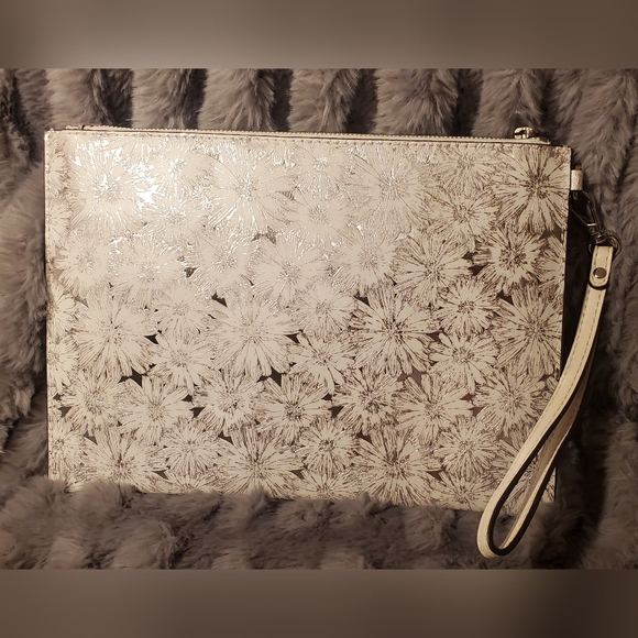 Mk Wristlet - Picture 3 of 4